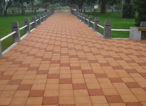 透水磚為什麼會出現白色?